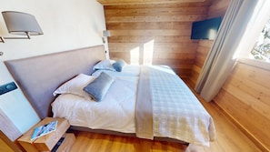 6 bedrooms, iron/ironing board, travel crib, WiFi (free) - Ski base piste views, 14 people, pool and sauna (Le Grand-Bornand)