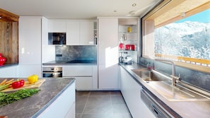 Coffee/tea maker, fridge, microwave, oven - Ski base piste views, 14 people, pool and sauna (Le Grand-Bornand)