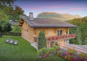Exterior - Ski base piste views, 14 people, pool and sauna (Le Grand-Bornand)