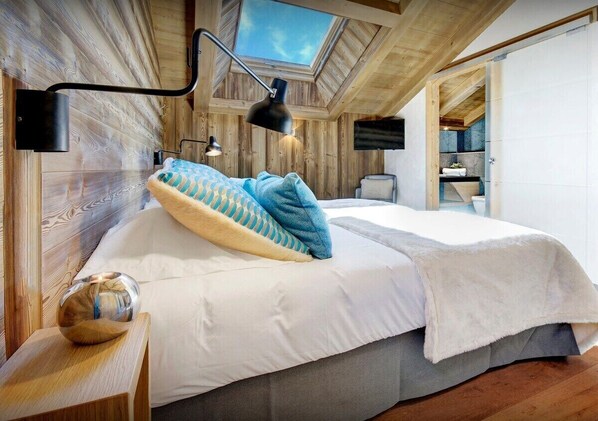6 bedrooms, iron/ironing board, travel crib, WiFi (free) - Luxury chalet with swimming pool and jacuzzi (Manigod)