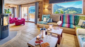 TV, fireplace, video games, DVD player - Luxury chalet with swimming pool and jacuzzi (Manigod)