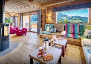 TV, fireplace, video games, DVD player - Luxury chalet with swimming pool and jacuzzi (Manigod)