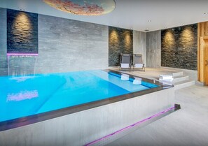 A heated pool - Luxury chalet with swimming pool and jacuzzi (Manigod)