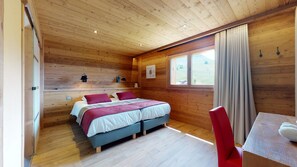 3 bedrooms, iron/ironing board, travel crib, WiFi (free) - Magnificent T4 in a renovated traditional chalet (Le Grand-Bornand)