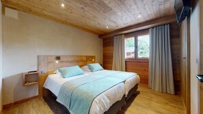 3 slaapkamers, een strijkplank/strijkijzer, reisbedje, gratis wifi