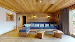 TV, caminetto, videogiochi, tavolo da ping pong