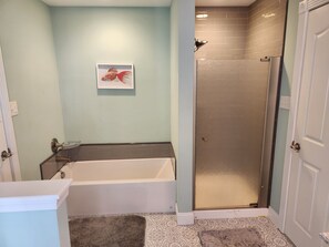 ヘアドライヤー、石鹸、トイレットペーパー