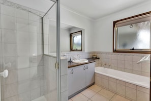 Douche, serviettes fournies