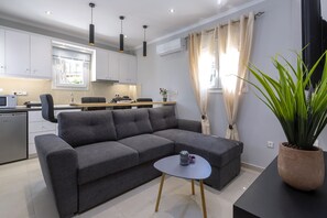 32-inch TV with digital channels - Borts Apartment (Corfu)