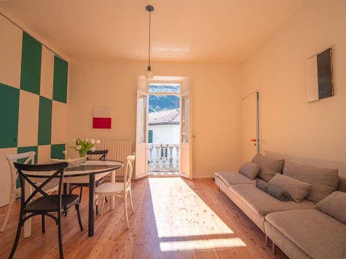 Lake Como Bellano | near Lake, station + Garage
