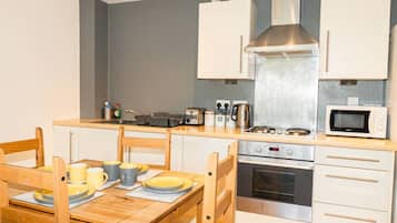Comfort Apartment | Private kitchen | Full-sized fridge, microwave, oven, stovetop