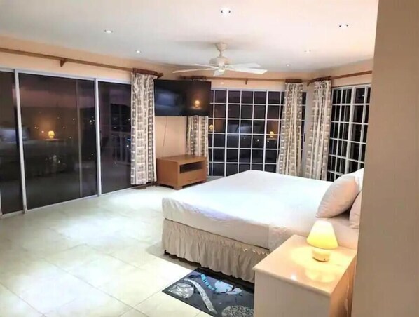 4 bedrooms, iron/ironing board, bed sheets
