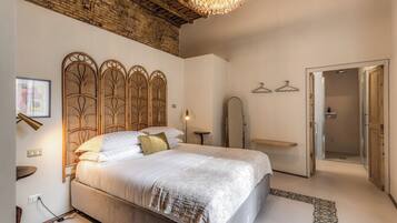 Deluxe Apartment, 2 Bedrooms | Frette Italian sheets, premium bedding, down comforters, in-room safe