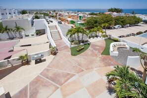 Property grounds - Oceanview Condo with Balcony & High-Speed WiFi (La Paz)