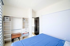 3 bedrooms, desk, iron/ironing board, free WiFi