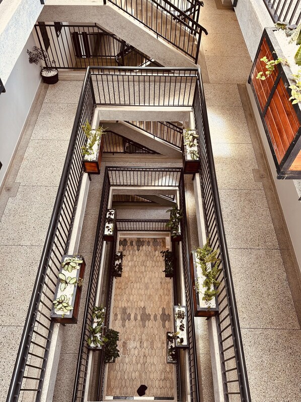 Interior - Wi-Fi, Netflix and Parkingare included for free (Kampala)