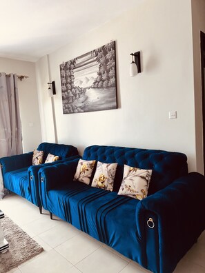 Smart TV - Wi-Fi, Netflix and Parkingare included for free (Kampala)