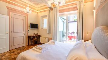 12 bedrooms, iron/ironing board, bed sheets