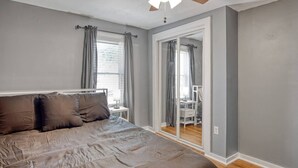 A bedroom with a bed, a nightstand, and a sliding door leading to a balcony. - The Cozy Cottage of Florence!

 (Florence)