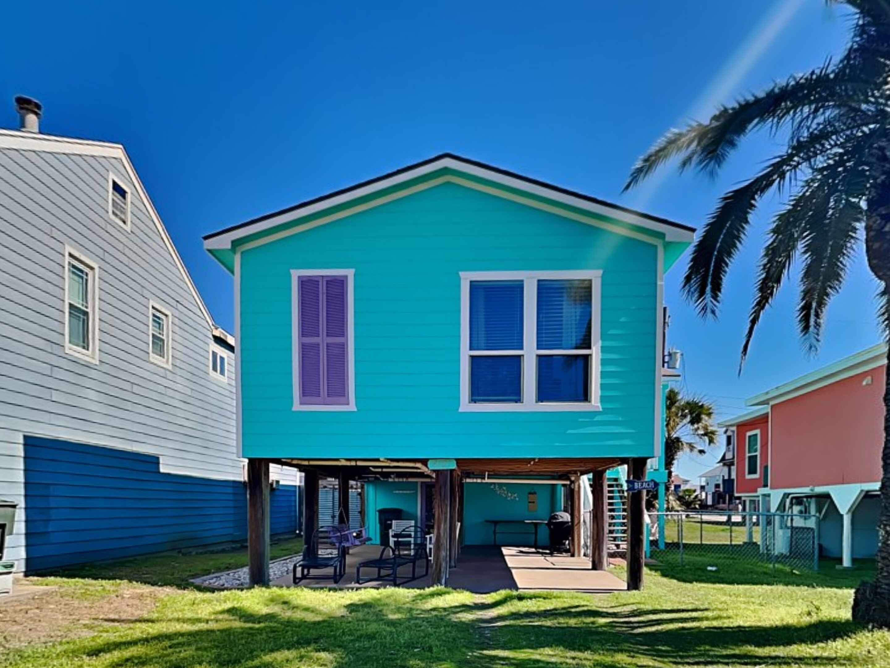 Blue Curlew | Dog-Friendly + Walk to the Sand!