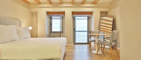 Standard Studio, 1 Double Bed, Kitchenette | In-room safe, individually furnished, laptop workspace, blackout drapes