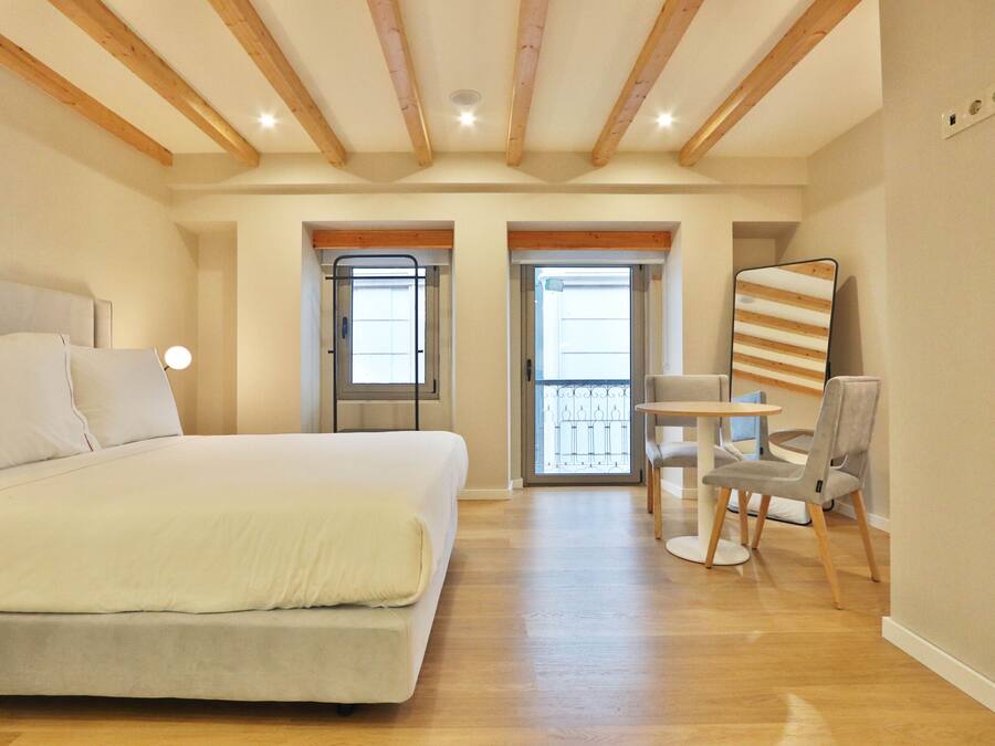 Estúdio standard, 1 cama de casal, cozinha americana | Cofres nos quartos, individualmente mobiliados