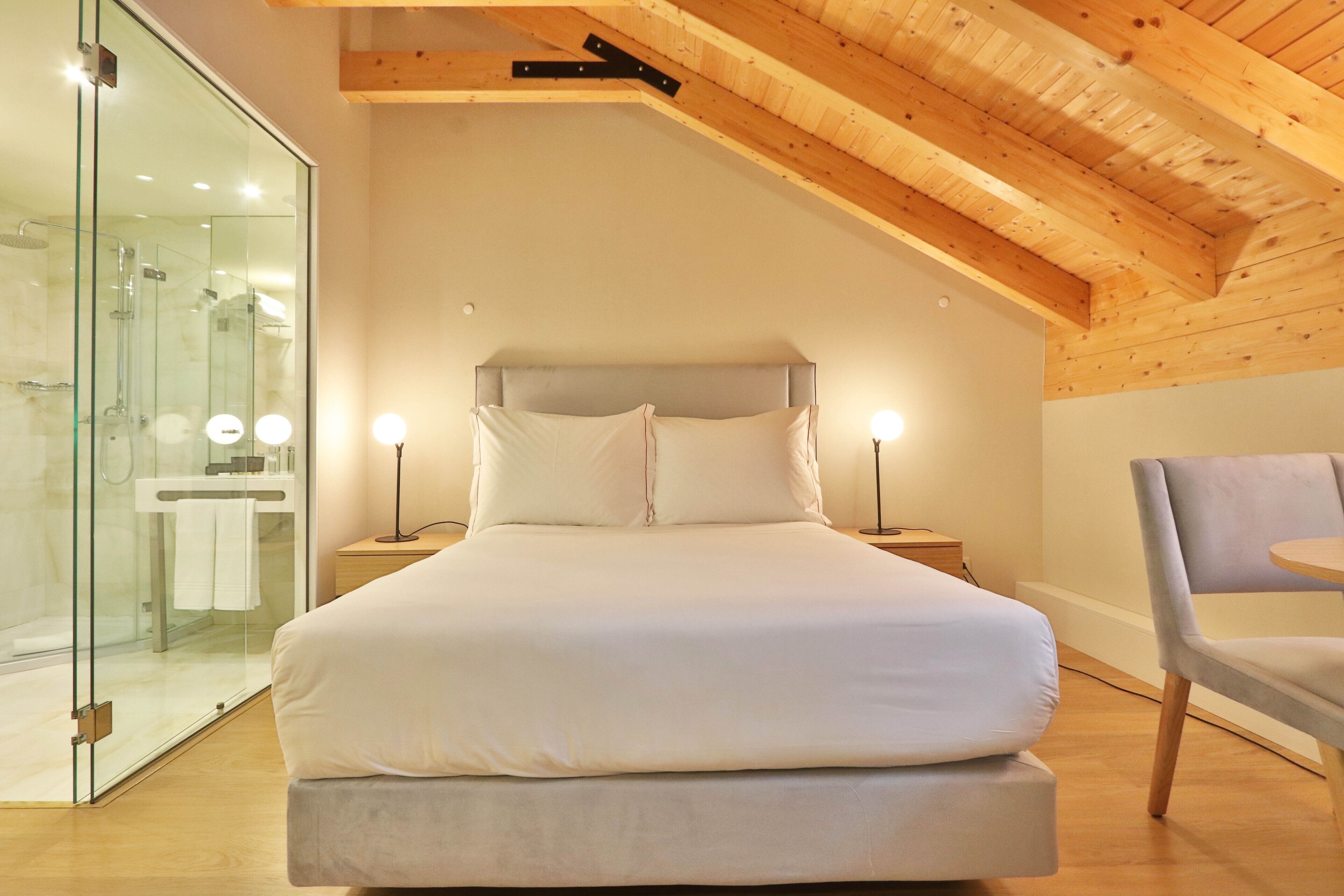 スーペリア スタジオ ダブルベッド 1 台 簡易キッチン | セーフティボックス (室内)、客室ごとに異なるインテリア、ノートパソコン用作業スペース、遮光カーテン