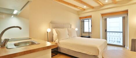 Standard Apartment, 1 Double Bed, Non Smoking, Kitchenette | In-room safe, individually furnished, laptop workspace, blackout drapes