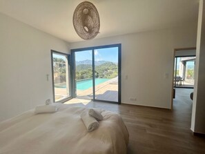 5 Schlafzimmer, Bügeleisen/Bügelbrett, Reisekinderbett, WLAN