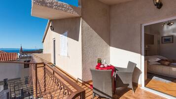 Apartment (Goran - in the center of the city - R) | Terrace/patio