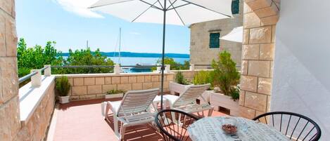 Apartment (Hope - 30m to the sea & seaview - R3() | Terrace/patio