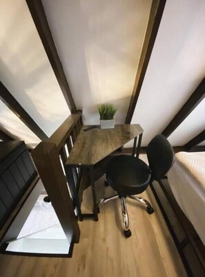 2 多间卧室、办公桌、免费 WiFi、床单