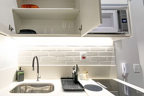 Apartamento | Cocina privada | Frigorífico pequeño, microondas, licuadora y utensilios de cocina