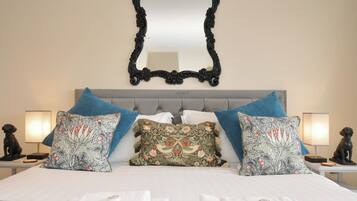 2 quartos, individualmente decorados, individualmente mobiliados