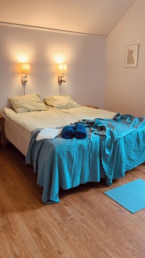 Basic Double Room | Laptop workspace, free WiFi, bed sheets - Forshagahotell gästgiveri (Forshaga)