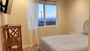 Room - Vista Del Sol
 (Ventura)