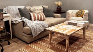 Living area - Vista Del Sol
 (Ventura)