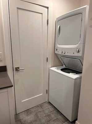 Interior - Vista Del Sol
 (Ventura)