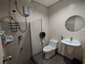 Hair dryer, bidet, towels, soap - Cebu Itpark Avida Riala Tower 1 1122 (Cebu City)