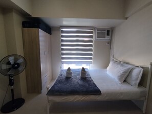 1 bedroom, WiFi, bed sheets