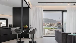 Superior Apartment with Balcony & Panoramic View | 部屋からの景観