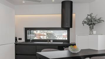 Penthouse Maisonette with Panoramic Mountain & Partial Lake view | Eigene Küche