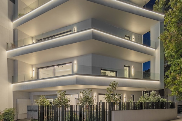 Depan hartanah - siang/malam