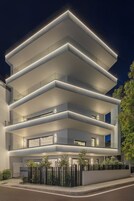 Fachada de la propiedad por la tarde o noche