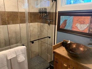 Shower, towels, shampoo