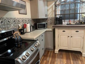 Réfrigérateur, micro-ondes, four, lave-vaisselle