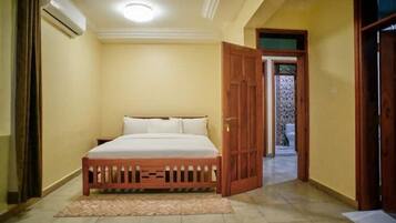 2 bedrooms, in-room safe, iron/ironing board, free WiFi