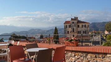 Free daily full breakfast