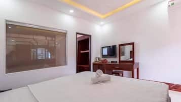 Business Double Room, Garden View | Living area | 50-inch flat-screen TV with premium channels