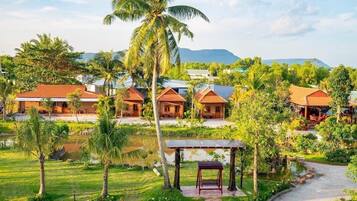 Dobbeltrom – business, hageutsikt | Individuelt innredet, skrivebord, skrivebord for bærbar PC og lydisolert